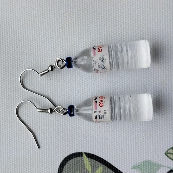 5 Pairs of Cute Cartoon  Earrings. - Picture 6 of 7